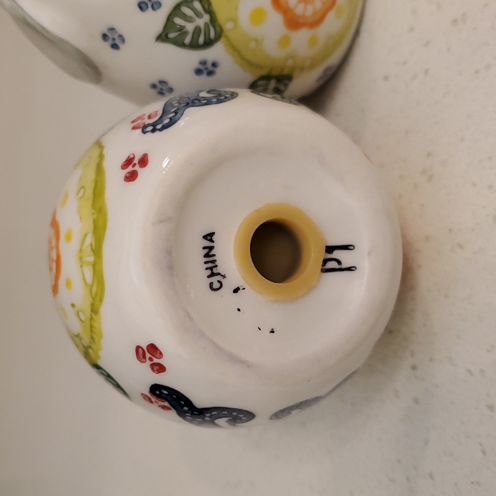 Pier 1 Elephant Salt and Pepper Shakers - Picture 5 of 7